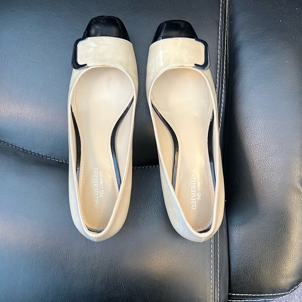 Almost New Size 8W Black & Tan Patent Leather shoes